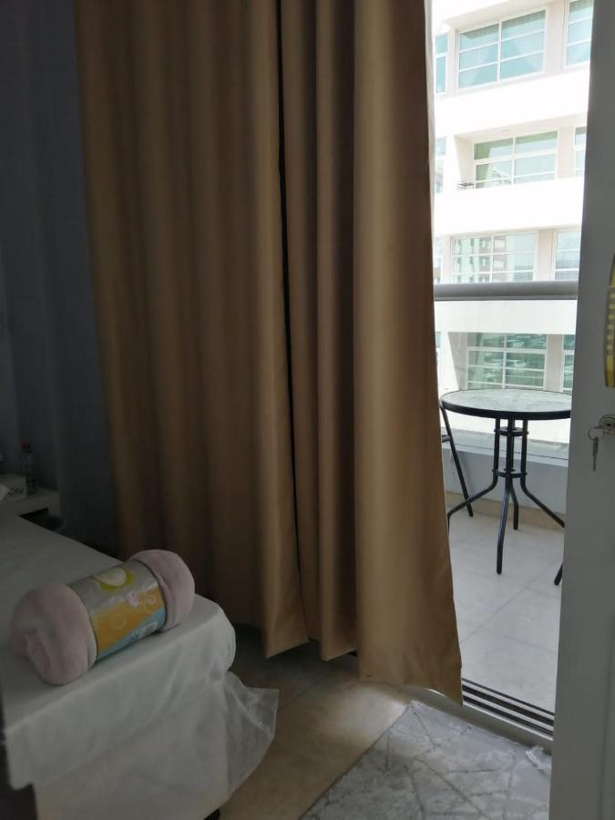 Albarsha 1 Hostel By Phm Dubai Luaran gambar