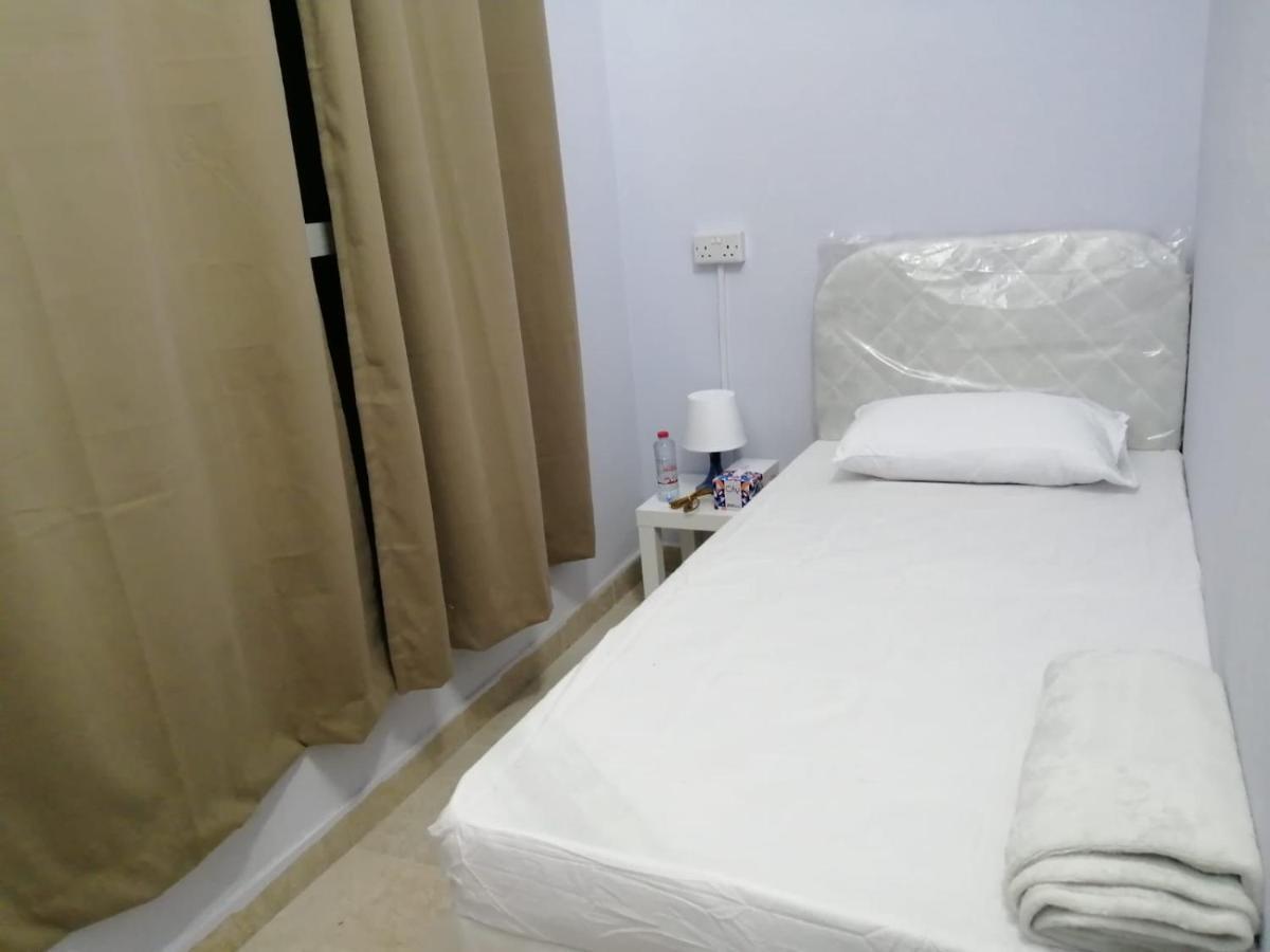 Albarsha 1 Hostel By Phm Dubai Luaran gambar